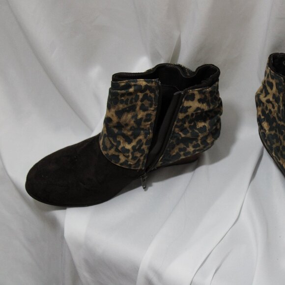 213251-US W8.5 Women Suede Leather Brown Boots with Leopard Decoration on top. - Picture 4 of 6